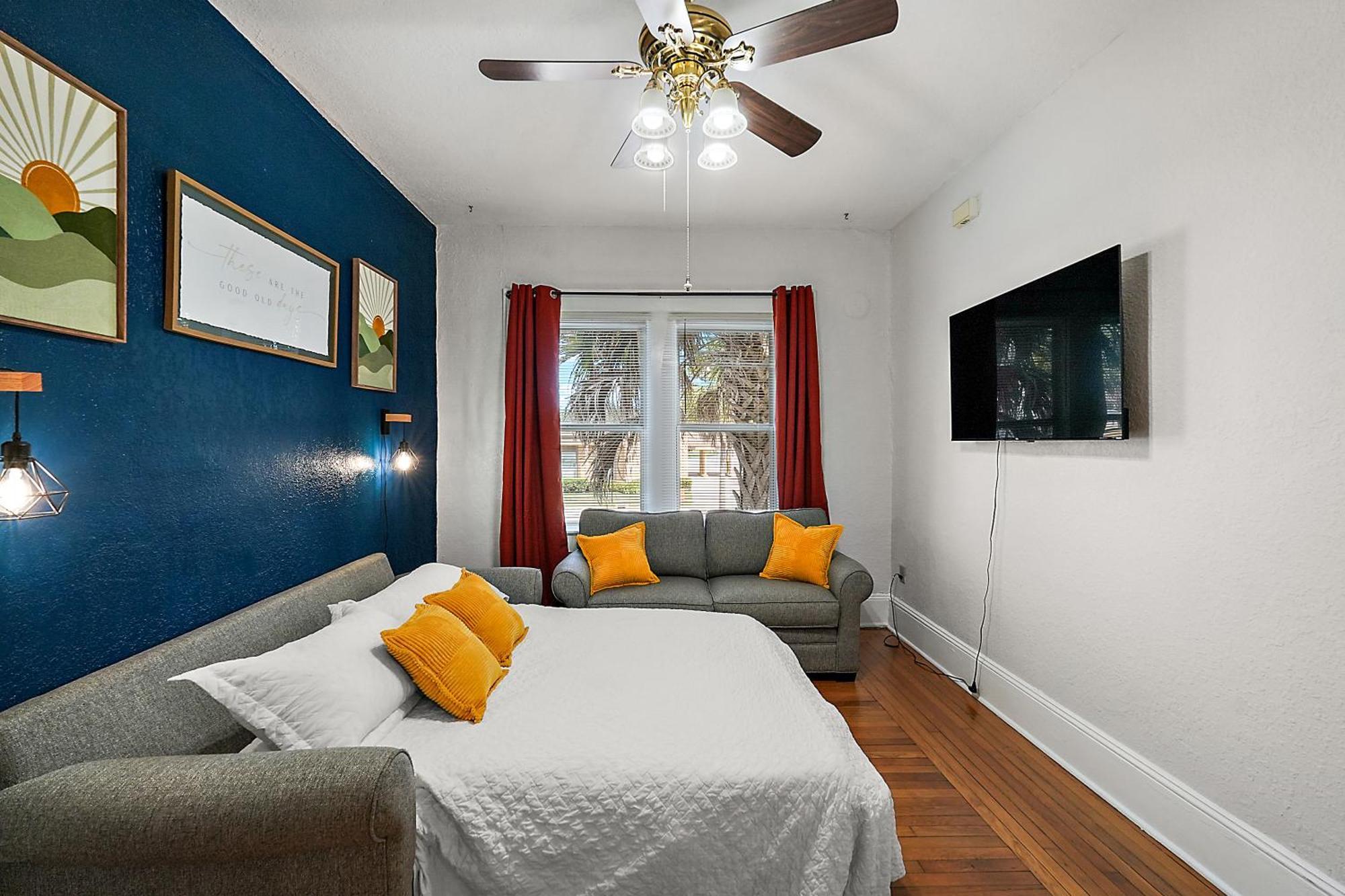 Downtown Den-King Bed~Heart Of Eustis~Queen Sleeper~Upstairs~Bright & Happy Eksteriør billede